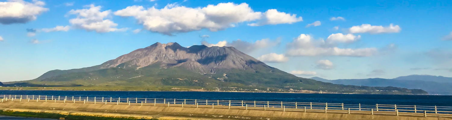 桜島と西郷隆盛像