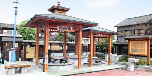 鶴のあし湯広場