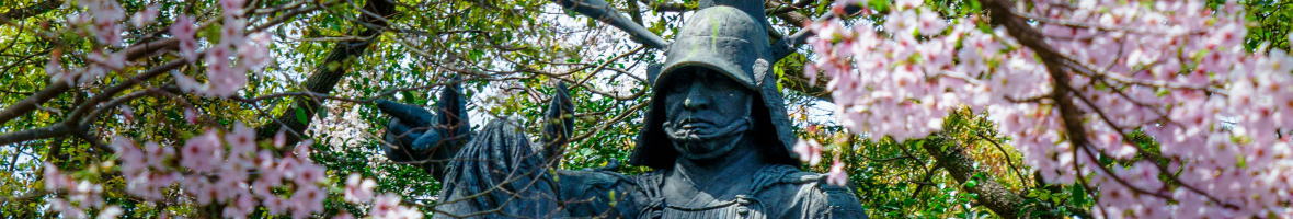 津城の藤堂高虎像